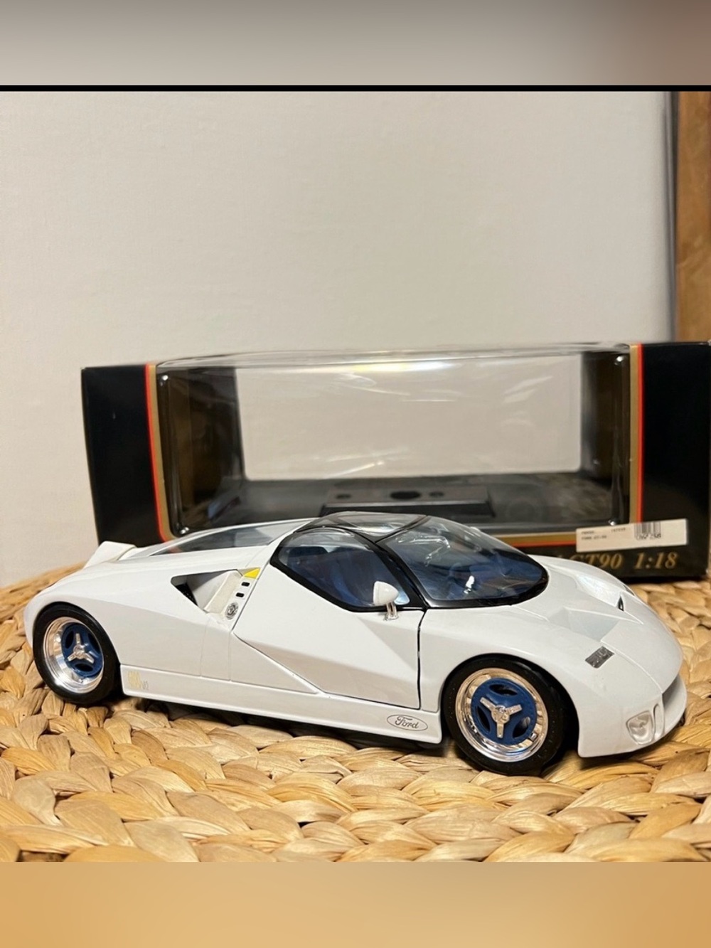 Maisto Special Edition Ford GT90 Die-Cast Vehicle